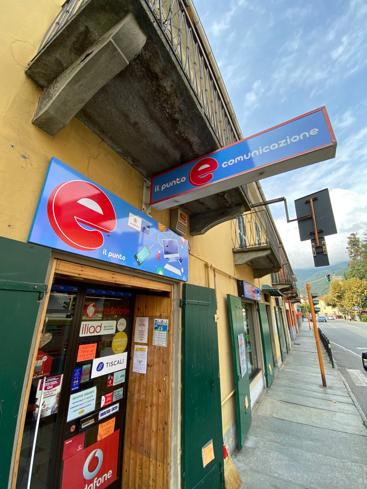 CARTELLONISTICA - INSEGNE - STRISCIONI - ROLL UP - BANDIERE