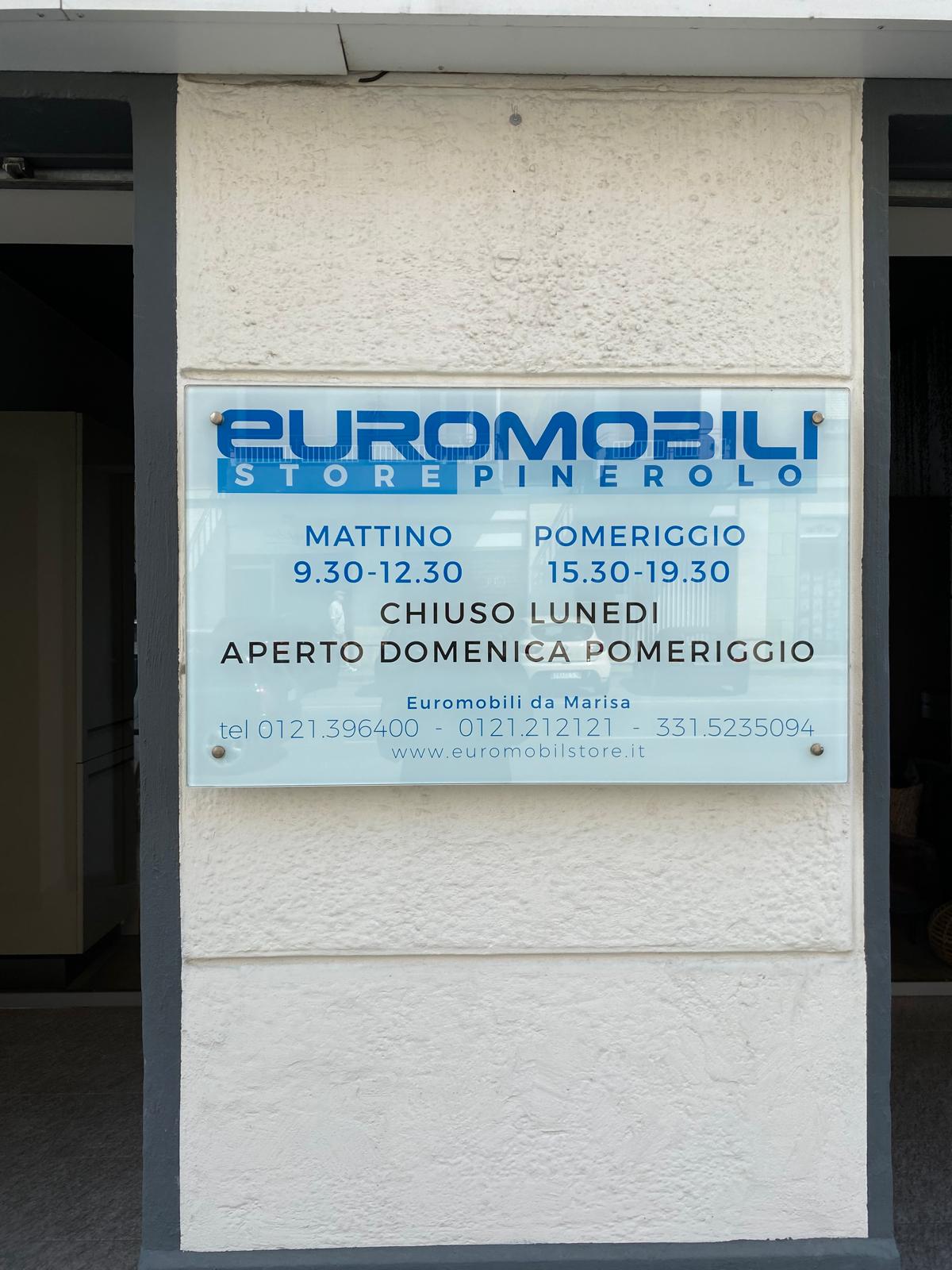 CARTELLONISTICA - INSEGNE - STRISCIONI - ROLL UP - BANDIERE