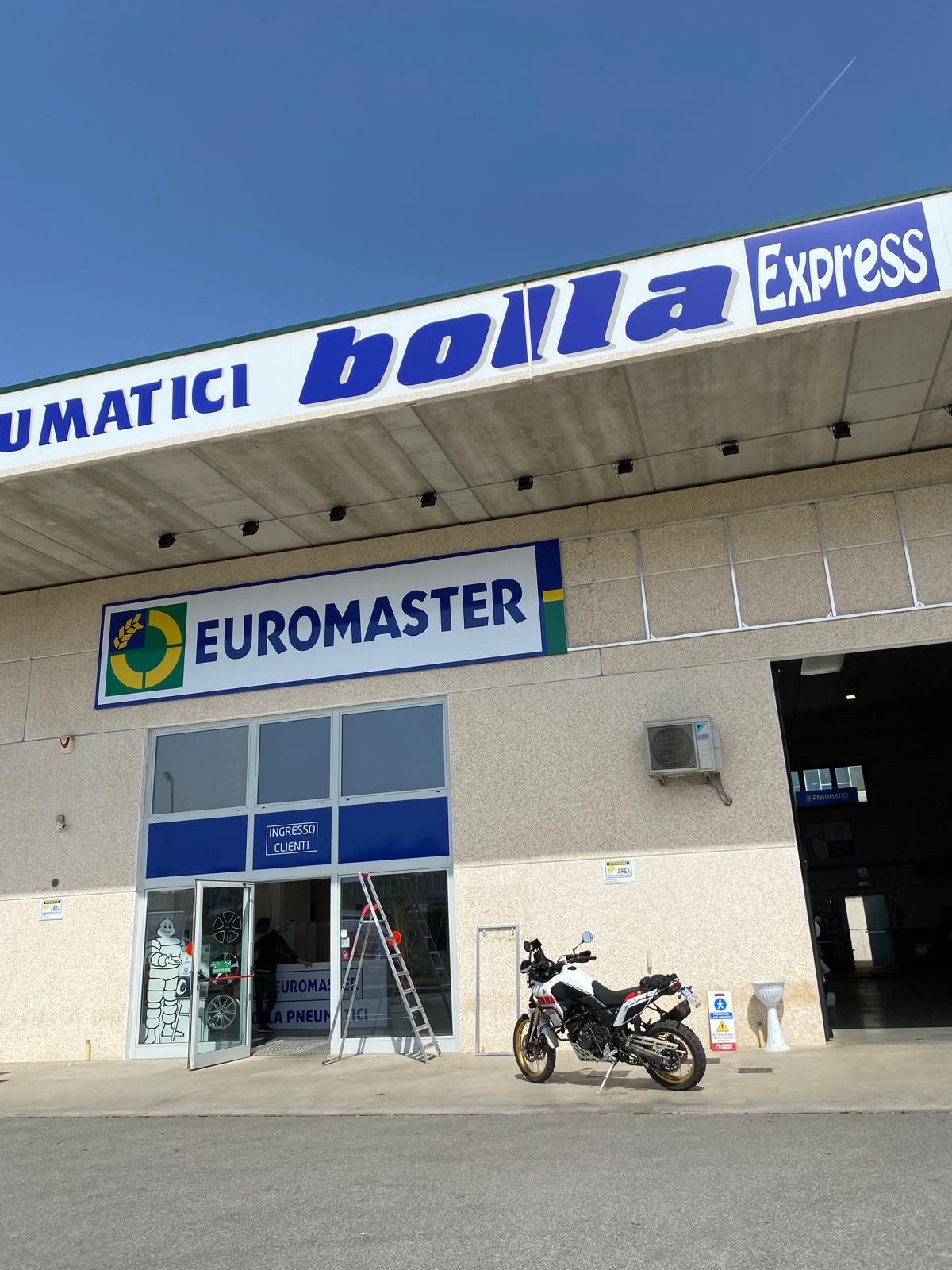 CARTELLONISTICA - INSEGNE - STRISCIONI - ROLL UP - BANDIERE