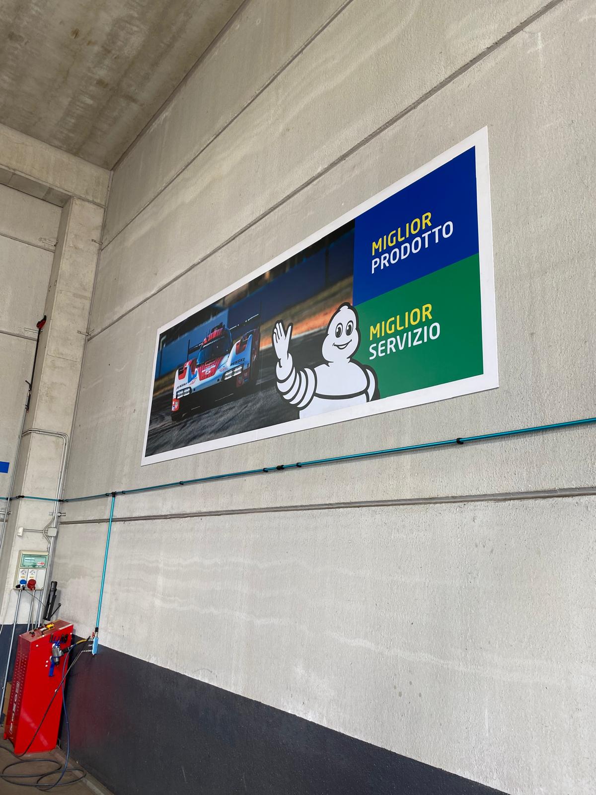 CARTELLONISTICA - INSEGNE - STRISCIONI - ROLL UP - BANDIERE