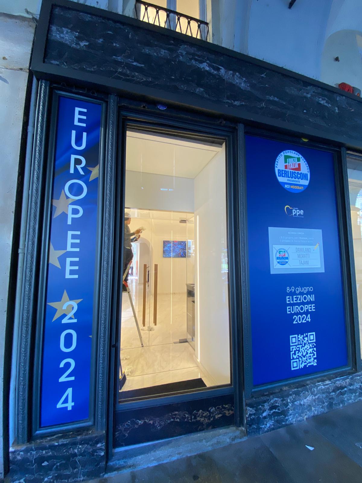 CARTELLONISTICA - INSEGNE - STRISCIONI - ROLL UP - BANDIERE
