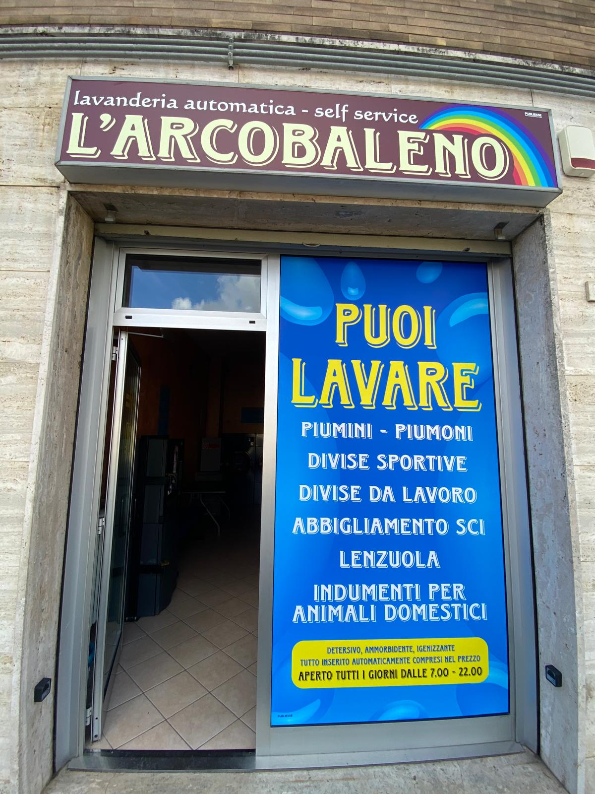 CARTELLONISTICA - INSEGNE - STRISCIONI - ROLL UP - BANDIERE