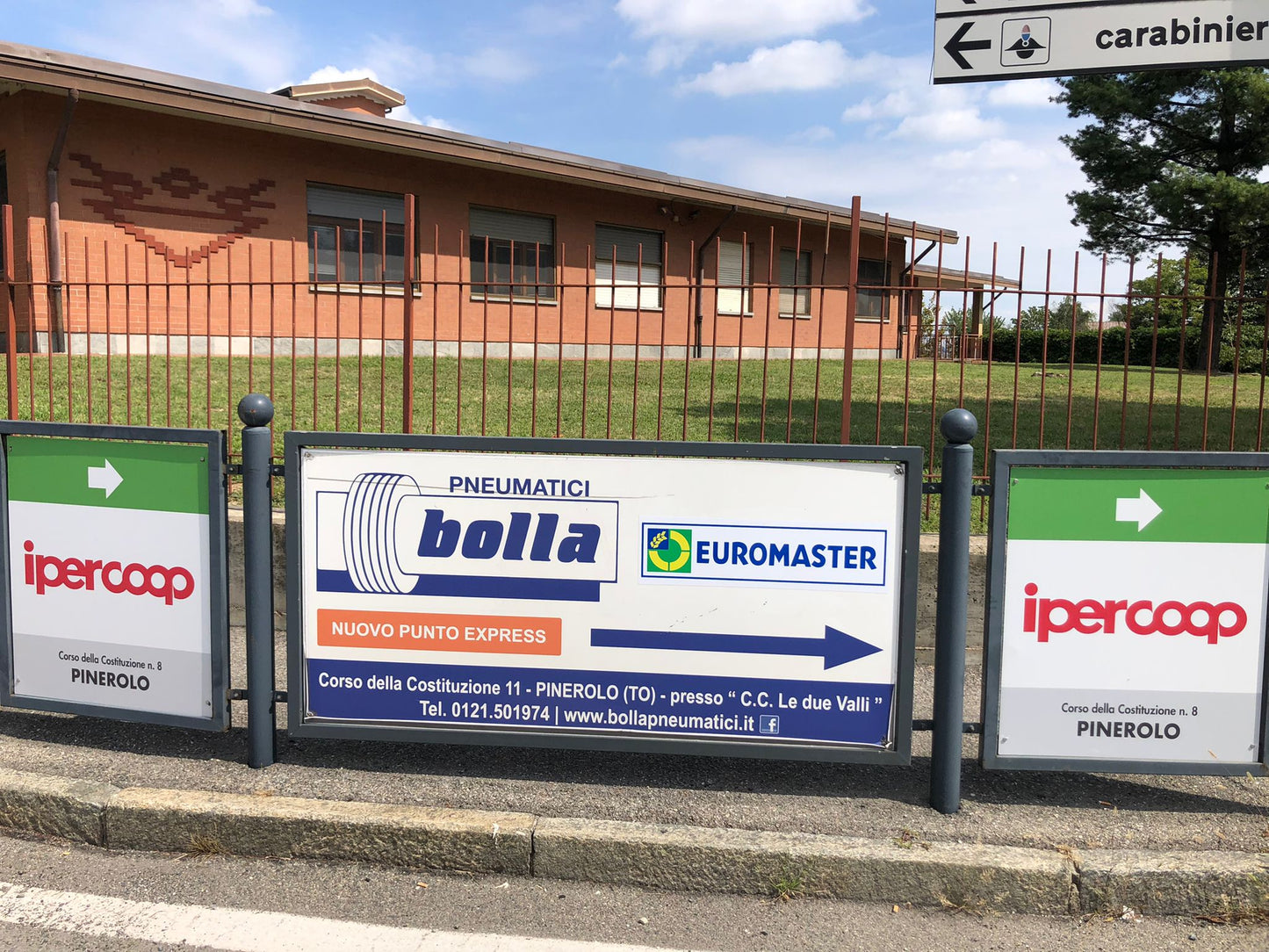 CARTELLONISTICA - INSEGNE - STRISCIONI - ROLL UP - BANDIERE