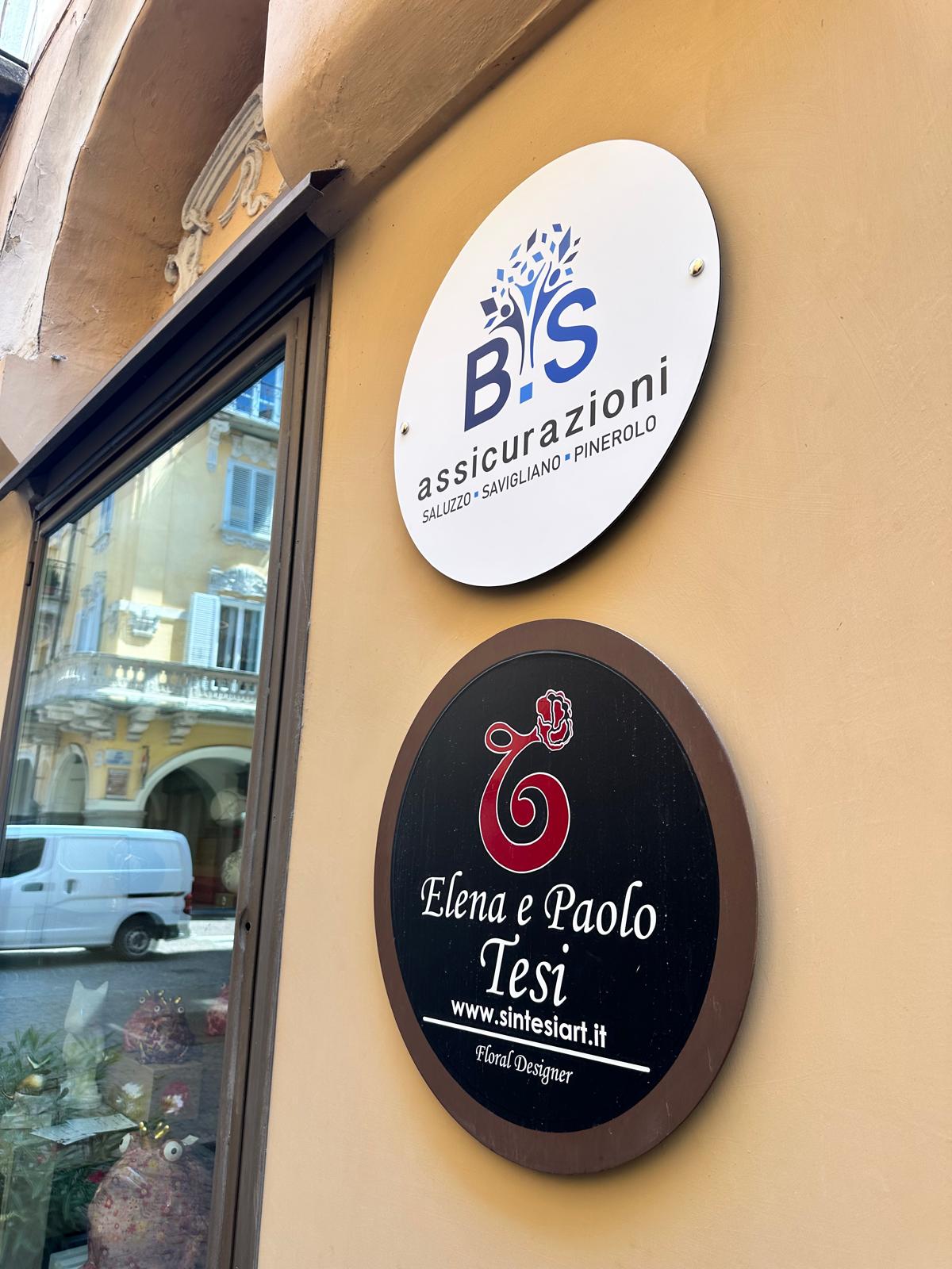 CARTELLONISTICA - INSEGNE - STRISCIONI - ROLL UP - BANDIERE