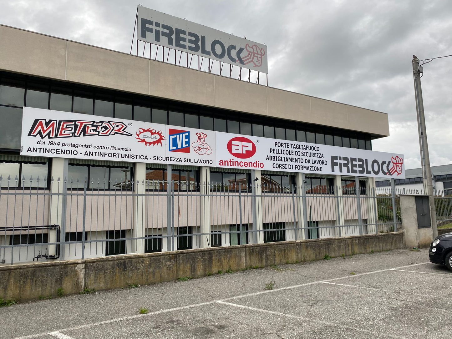 CARTELLONISTICA - INSEGNE - STRISCIONI - ROLL UP - BANDIERE