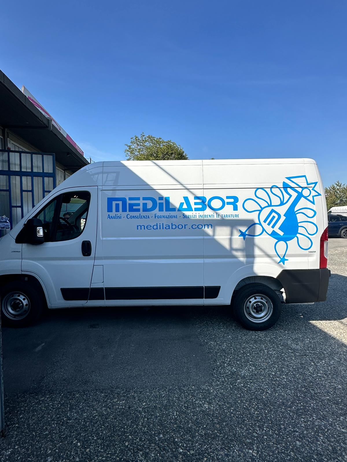 DECORAZIONE MEZZI E CAR WRAPPING