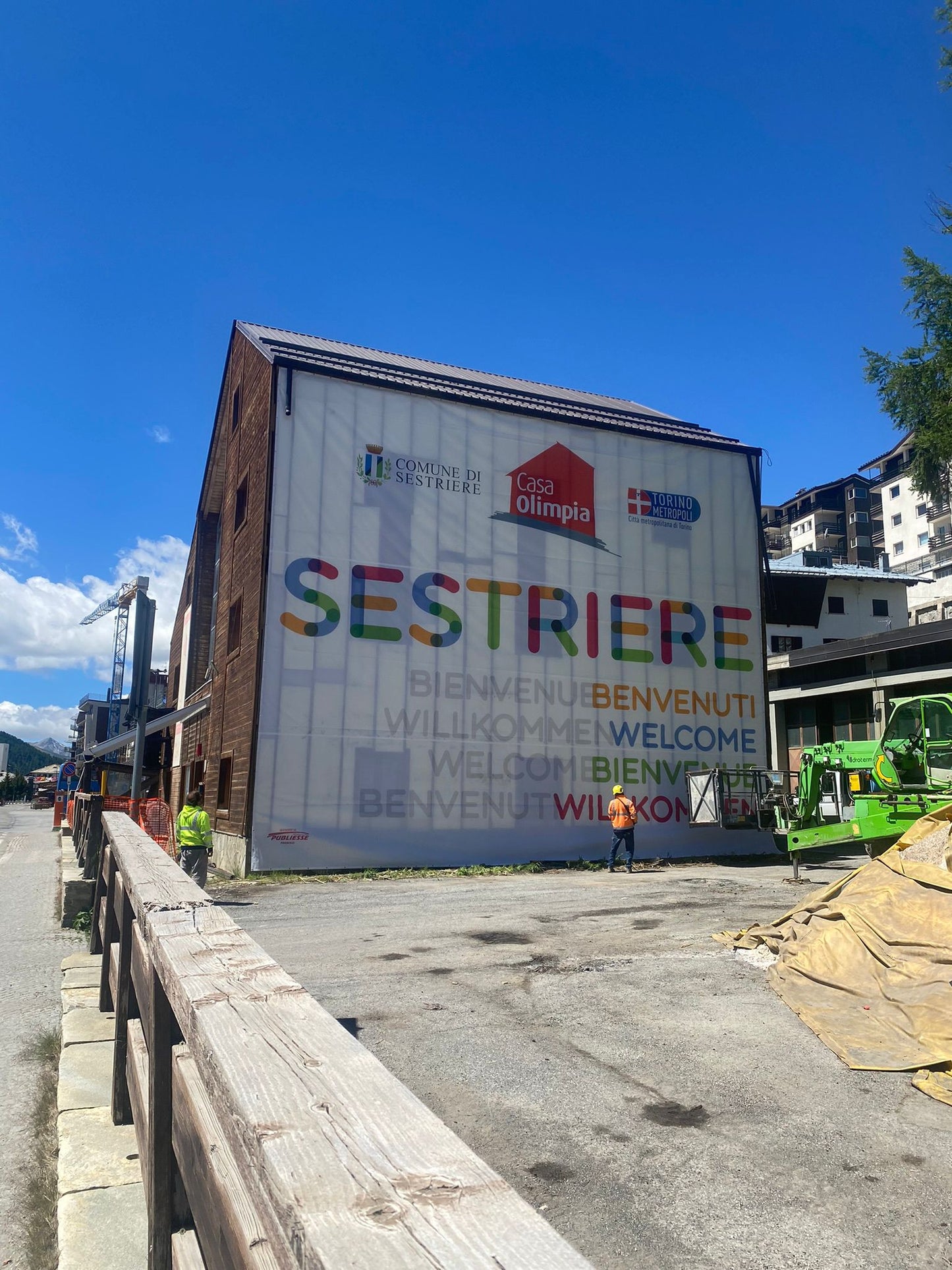 CARTELLONISTICA - INSEGNE - STRISCIONI - ROLL UP - BANDIERE