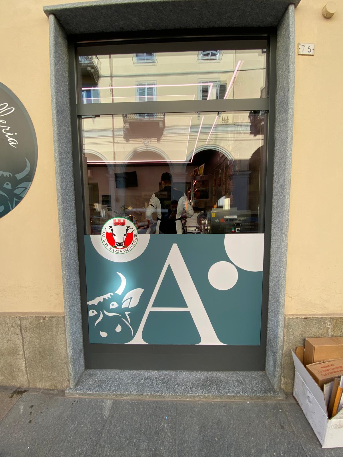 PERSONALIZZAZIONE VETRATE E VETROFANIE