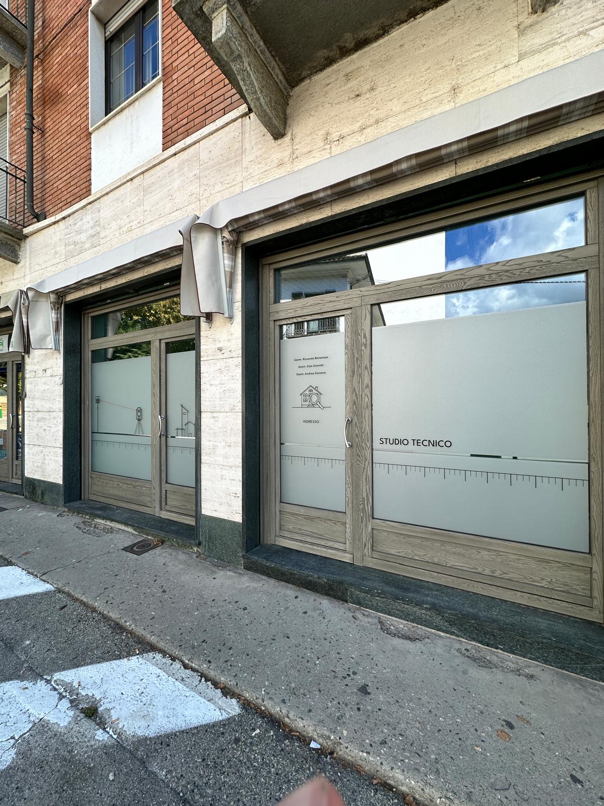 CARTELLONISTICA - INSEGNE - STRISCIONI - ROLL UP - BANDIERE