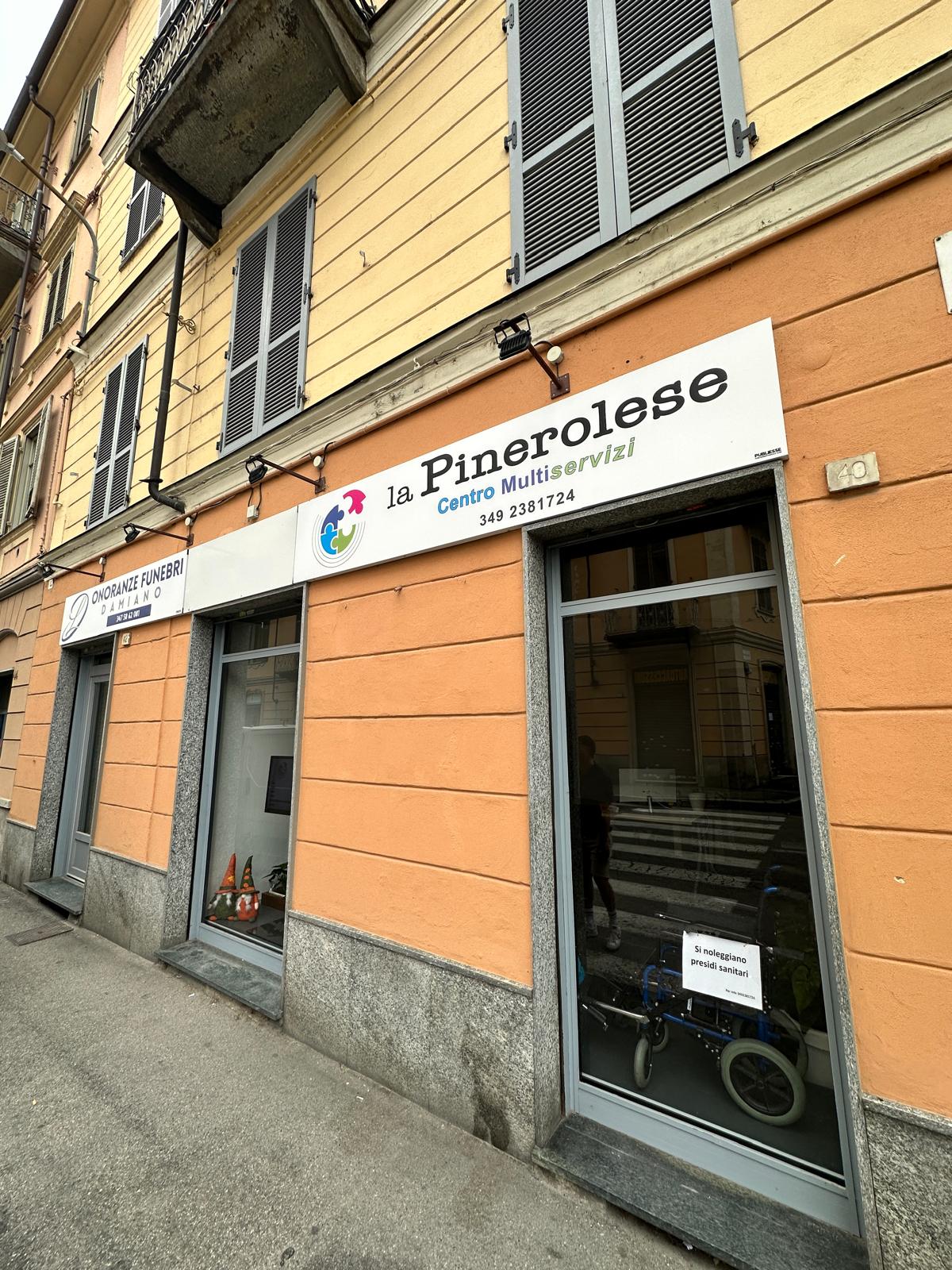 CARTELLONISTICA - INSEGNE - STRISCIONI - ROLL UP - BANDIERE