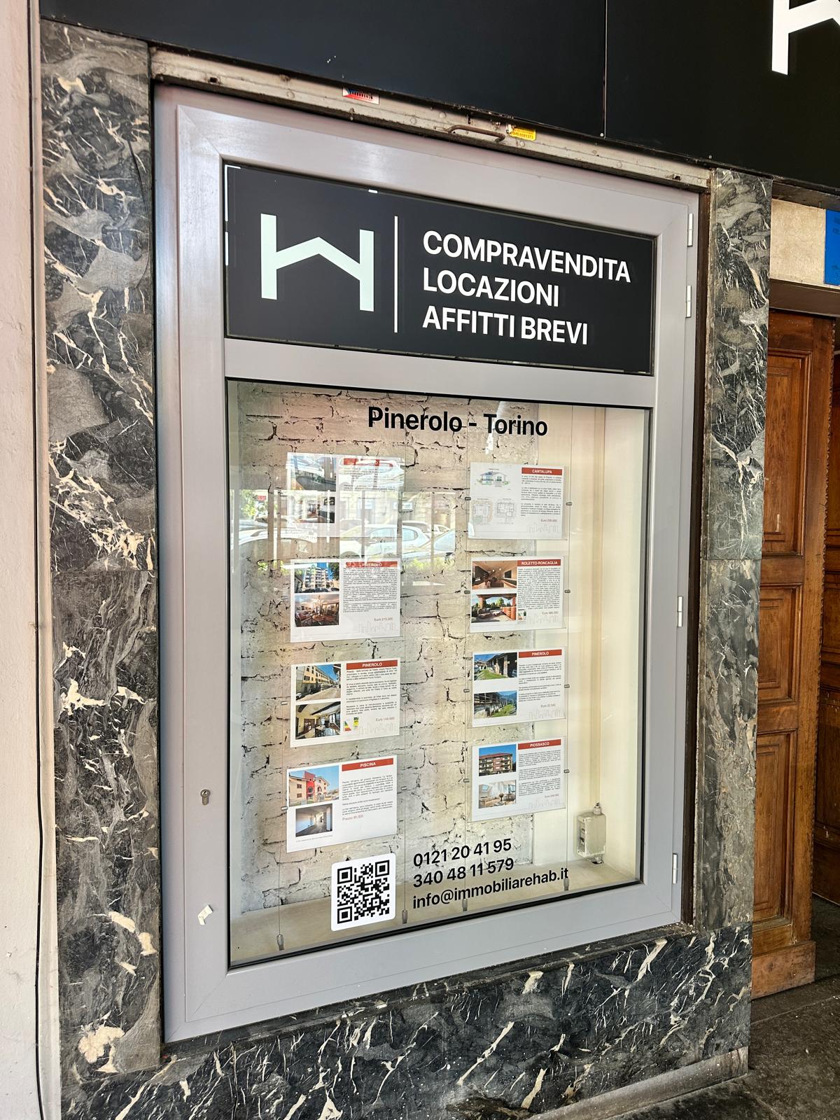 CARTELLONISTICA - INSEGNE - STRISCIONI - ROLL UP - BANDIERE