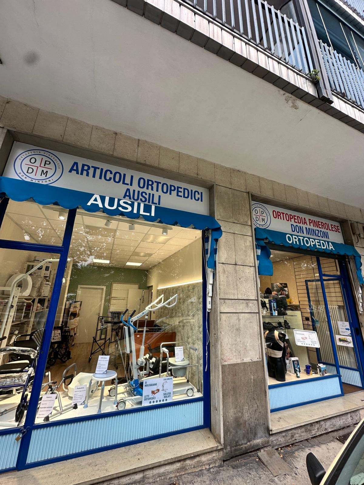 CARTELLONISTICA - INSEGNE - STRISCIONI - ROLL UP - BANDIERE