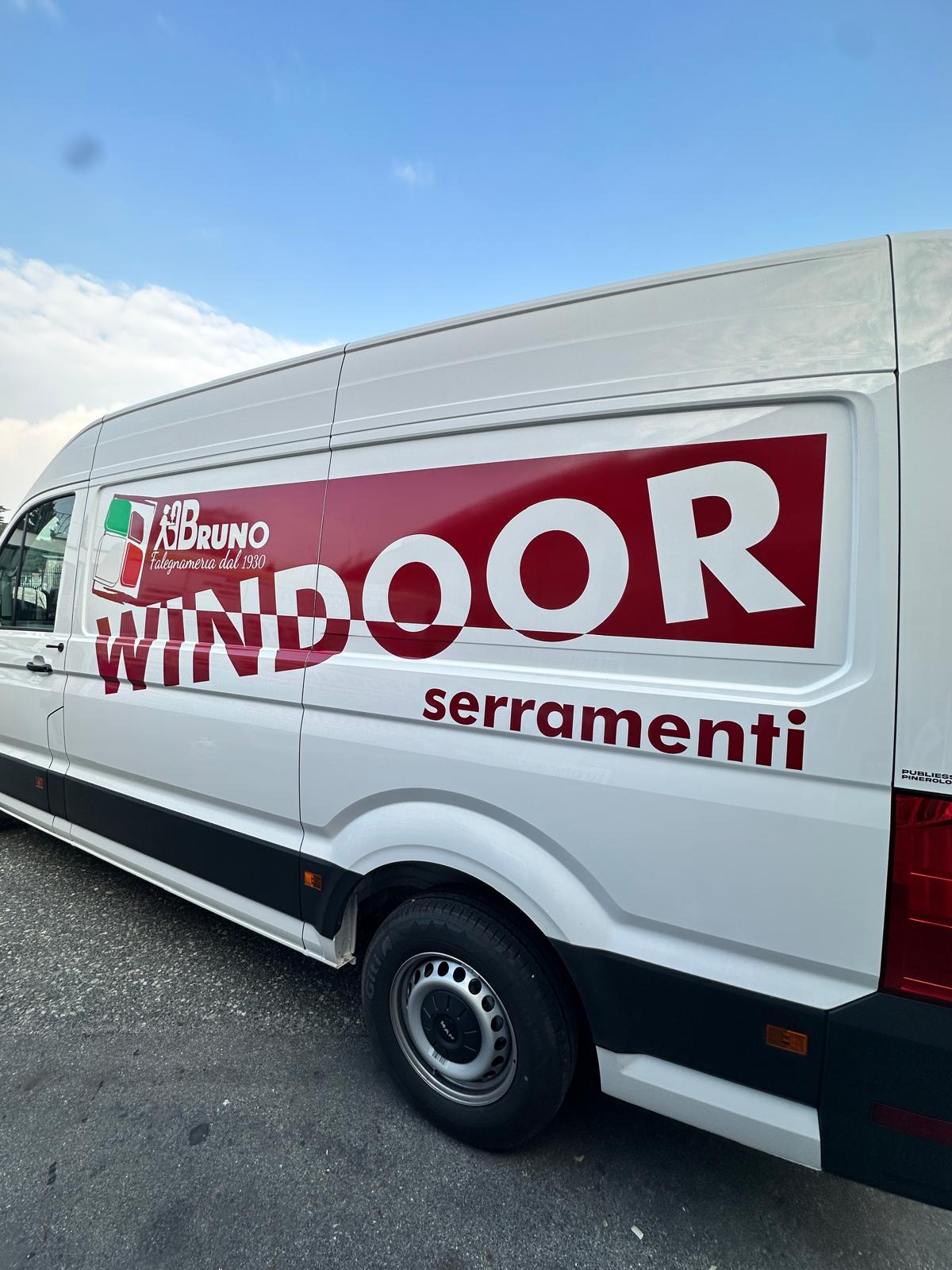 DECORAZIONE MEZZI E CAR WRAPPING