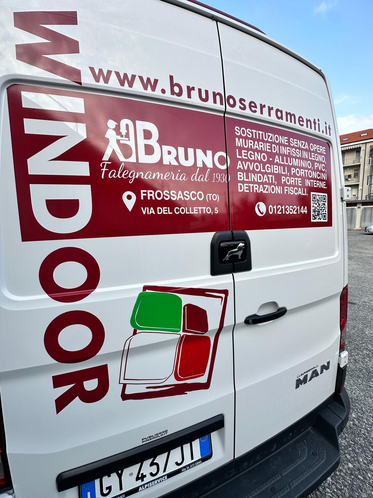 DECORAZIONE MEZZI E CAR WRAPPING