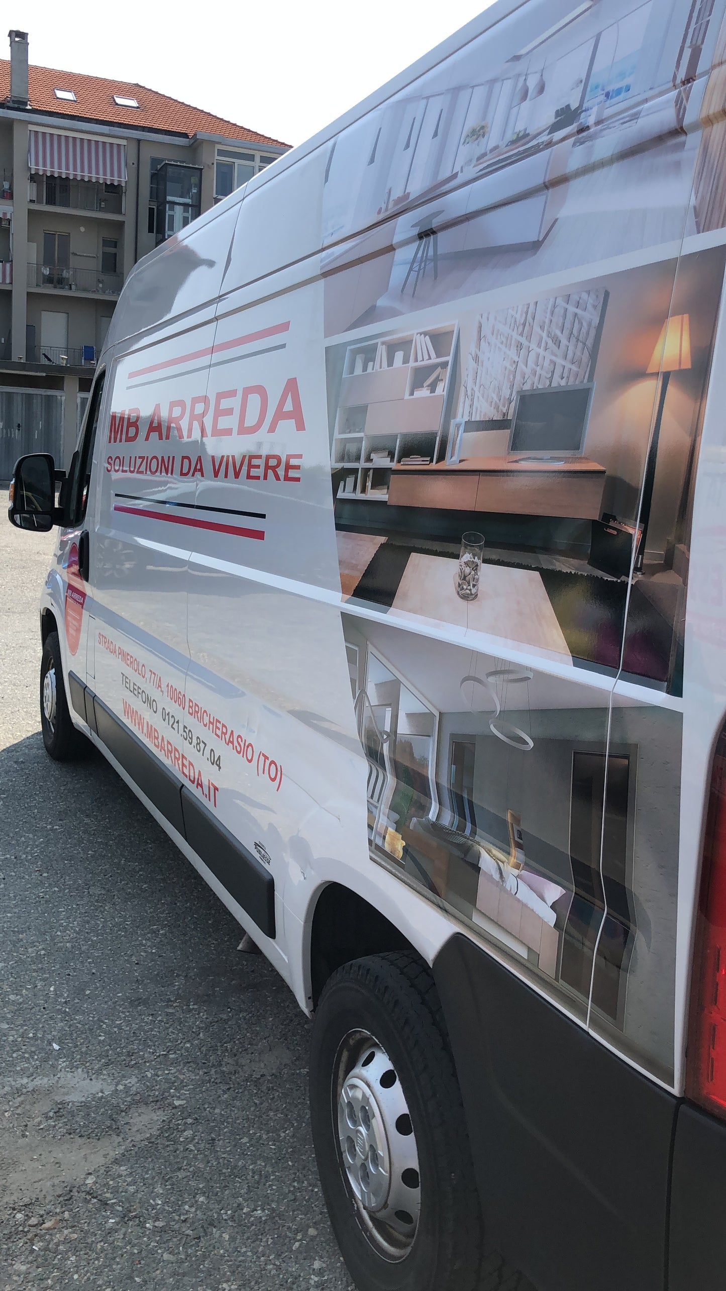 DECORAZIONE MEZZI E CAR WRAPPING