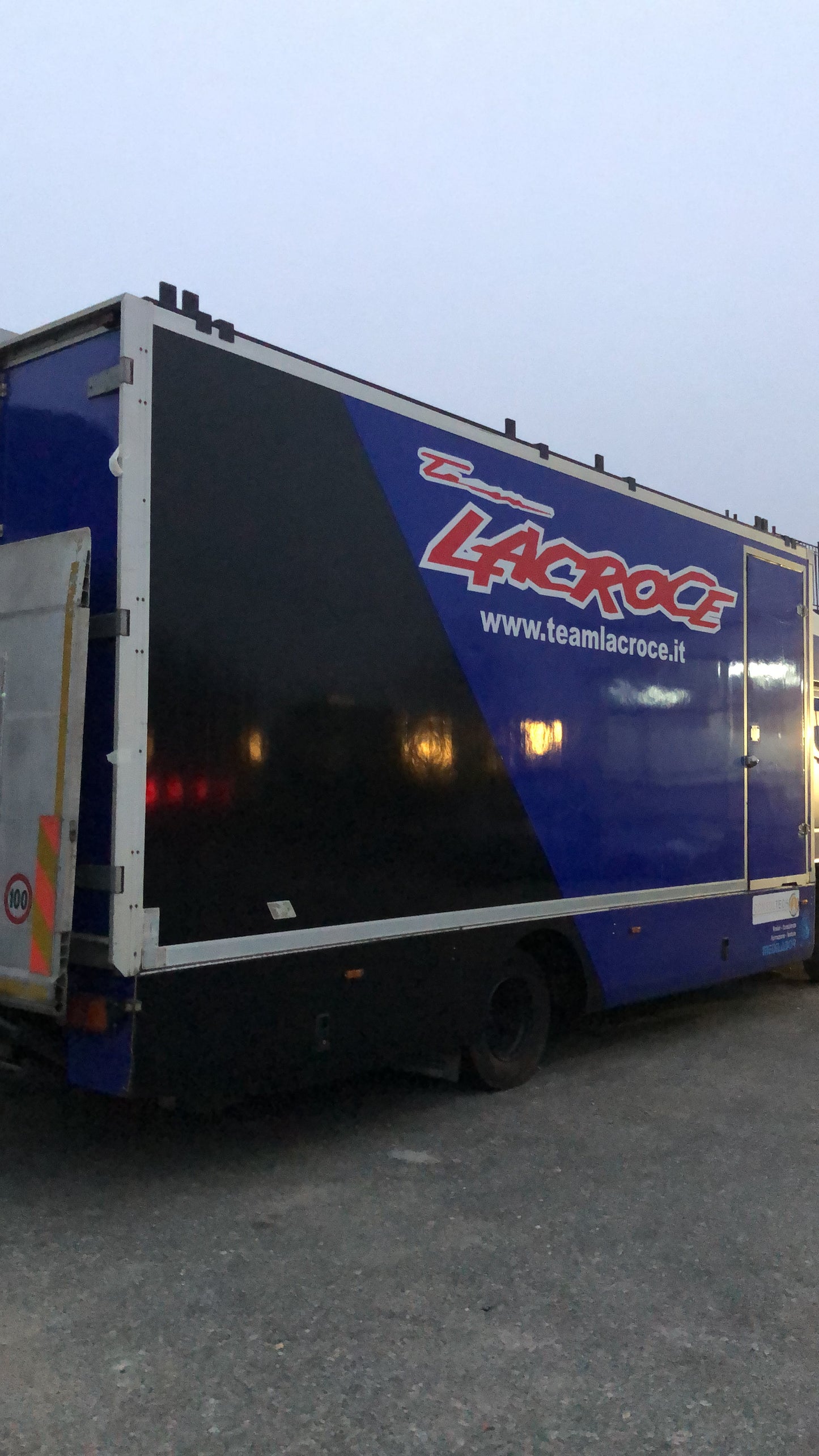 DECORAZIONE MEZZI E CAR WRAPPING