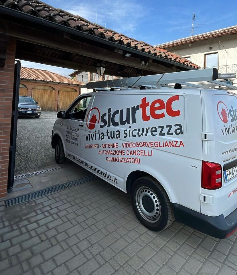 DECORAZIONE MEZZI E CAR WRAPPING
