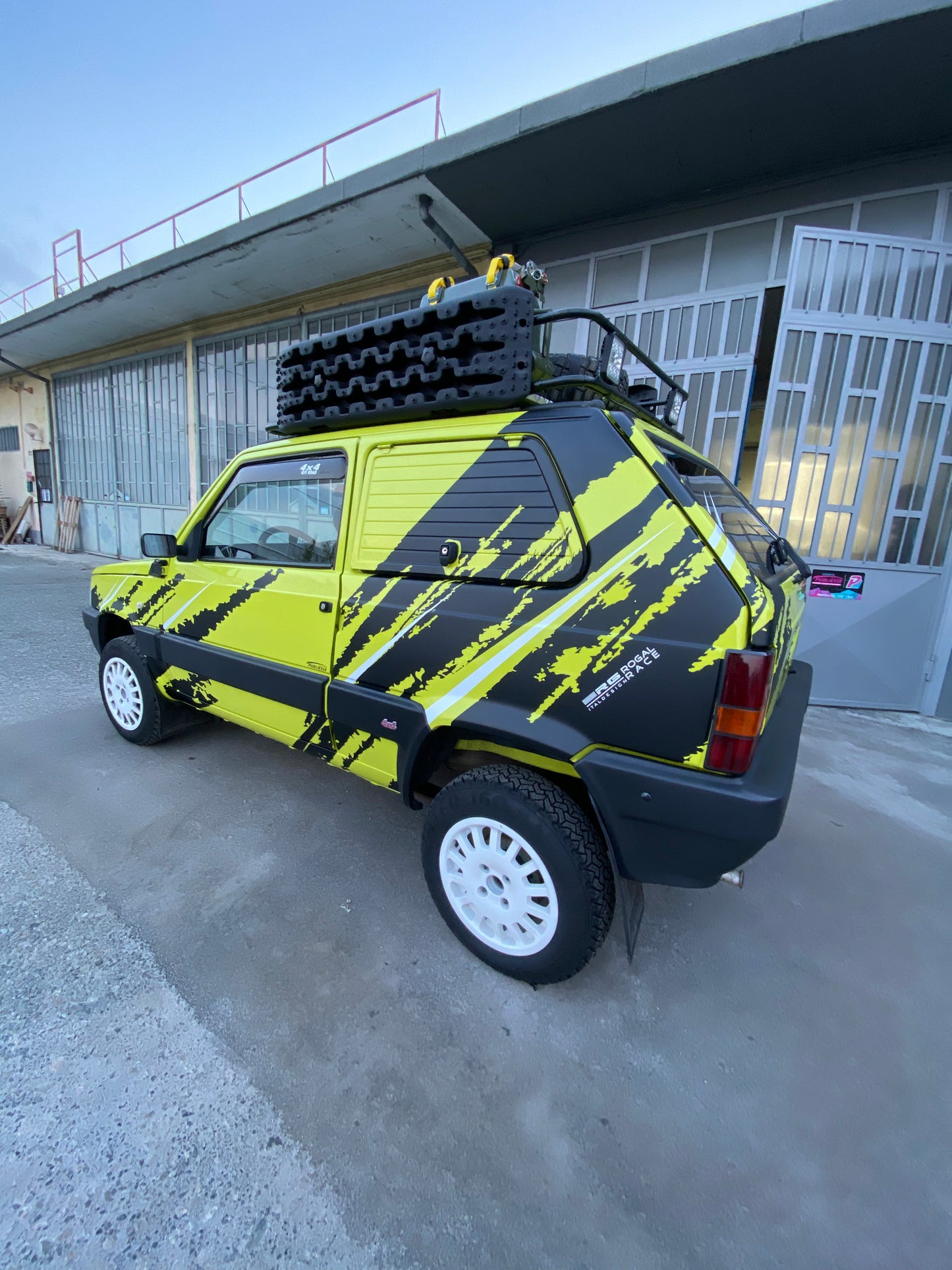DECORAZIONE MEZZI E CAR WRAPPING
