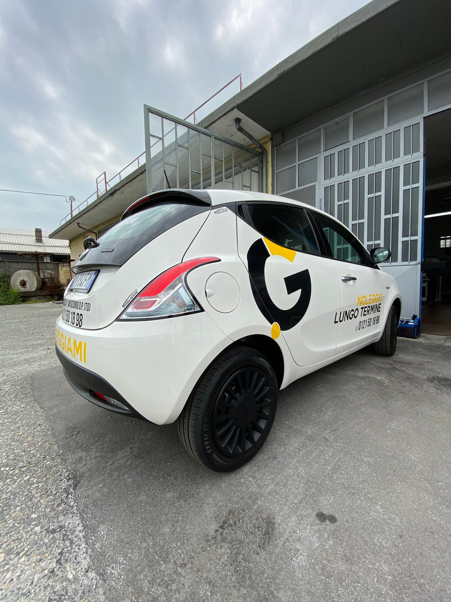 DECORAZIONE MEZZI E CAR WRAPPING